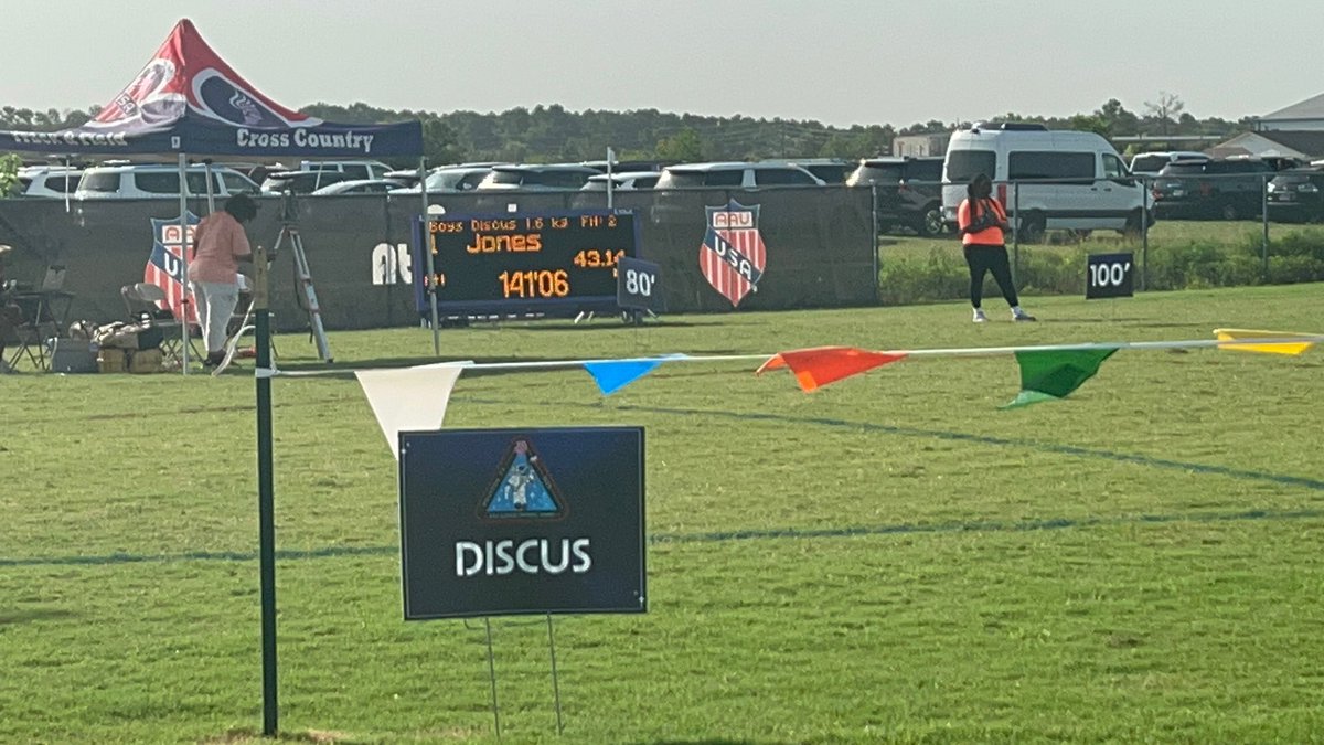 pourqe's tweet photo. First junior Olympics placed 18th overall with a 10ft PR of 141.06ft/43.19 meters, great way to end off freshman year @DickinsonFB @DHSBoysTrack https://t.co/04bMPg7jN4