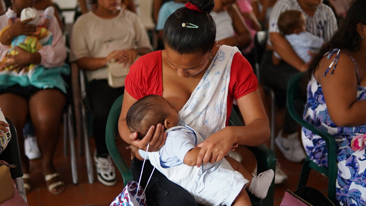 Gobernación de Sucre (@gobsucre) on Twitter photo 💉 “Si existiera una vacuna como la leche materna, los padres pagarían cualquier precio.” – Carlos González, pediatra 🍼
#Lactatón <a href="/Fundacion_Exito/">Fundación Éxito</a> 💉 “Si existiera una vacuna como la leche materna, los padres pagarían cualquier precio.” – Carlos González, pediatra 🍼
#Lactatón <a href="/Fundacion_Exito/">Fundación Éxito</a>