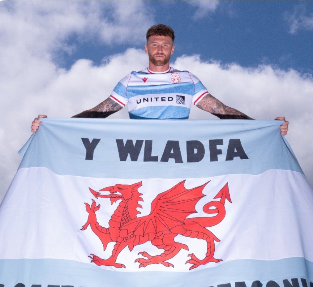 Peter Gillibrand (@gillibrandpeter) on Twitter photo Did you know there’s a Welsh-speaking area in Argentina called Patagonia?
There are over 6,000 speakers there.
Now, <a href="/Wrexham_AFC/">Wrexham AFC</a> has designed a shirt inspired by the Welsh-Patagonians.
🏴 🇦🇷 Did you know there’s a Welsh-speaking area in Argentina called Patagonia?
There are over 6,000 speakers there.
Now, <a href="/Wrexham_AFC/">Wrexham AFC</a> has designed a shirt inspired by the Welsh-Patagonians.
🏴 🇦🇷
