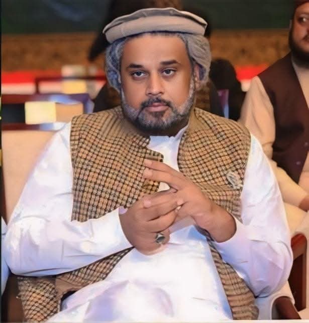 یہ ہے صاحبزادہ حامد رضا جس کا PTI کے ساتھ دور دور تک تعلق نہیں، جب بلے کا نشان چھینا گیا تو صاحبزادہ حامد رضا نے اپنی پارٹی کا پلیٹ فارم پی ٹی آئی کو دیا۔
تب سے کہہ رہا ہے میں عمران خان کے ساتھ ڈٹ کر کھڑا ہوں اور آج 10 سال سزا کے بعد یہ ثابت بھی کر دیا.

خراج تحسین تو بنتا ہے ❤️