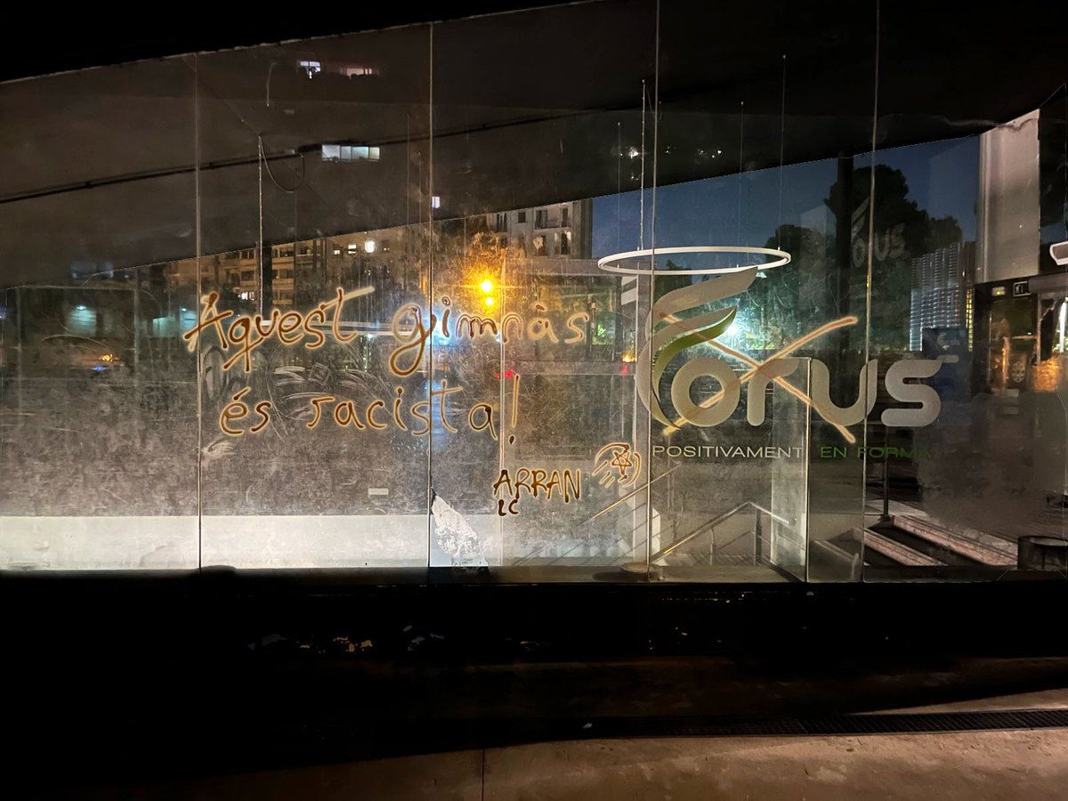 Avui, assenyalem el Forus, per permetre discursos racistes i reaccionaris. 💥 Ni a les corts no enlloc.

Les corts antiracista i antifeixista! ✊