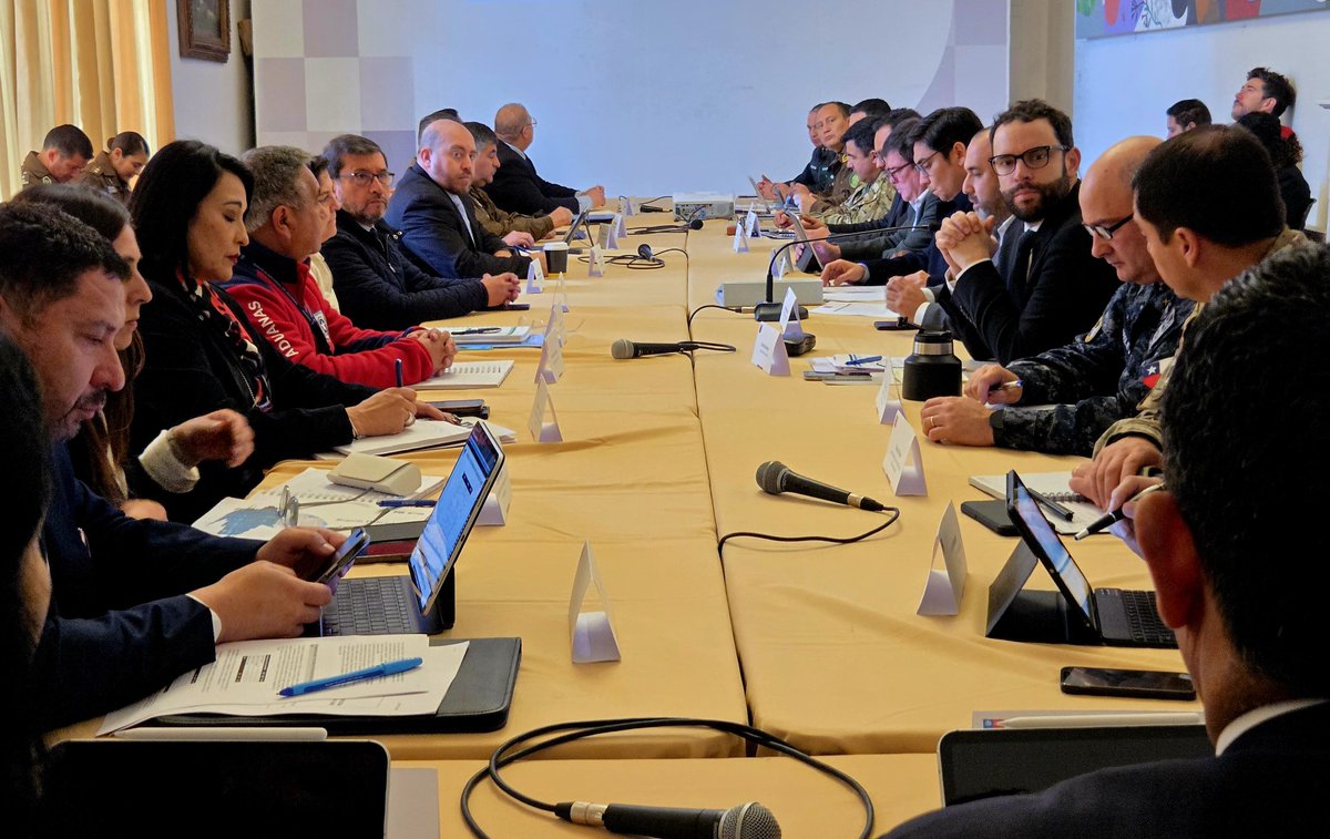 En el marco del Estado de Excepción Constitucional de Emergencia, se realizó una reunión interagencial e interregional encabezada por el Subsecretario del Interior, Víctor Ramos, junto a los Subsecretarios de Defensa, Ricardo Montero y de Seguridad Pública, Rafael Collado.