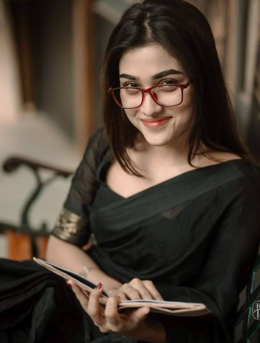 स्वाभिमानी लड़कियां अक्सर अकेली ही पाई गई क्योंकि जी हूजूरी उनसे होती नहीं, 
और उनसे प्रेम कर पाना हर किसी के बस की बात नहीं।

Jay Bhim साथियों ✊ 
Good night