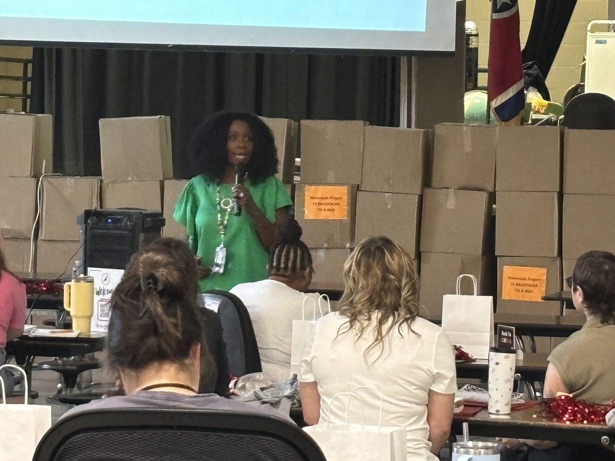 Mstewart_2u's tweet photo. We’re excited to welcome Dr. Williams as the new principal of Spring Creek Elementary! Her passion, leadership, and commitment to students is inspiring. 💚📚 #SpringCreekStrong #WeBelieve #WelcomeDrWilliams https://t.co/JmL3TrpOFl