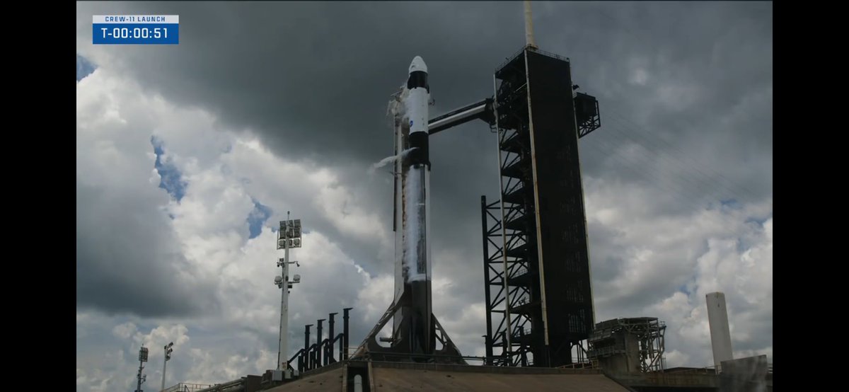 “You just got clipped by a cumulus cloud”. 🙄

#spacex
