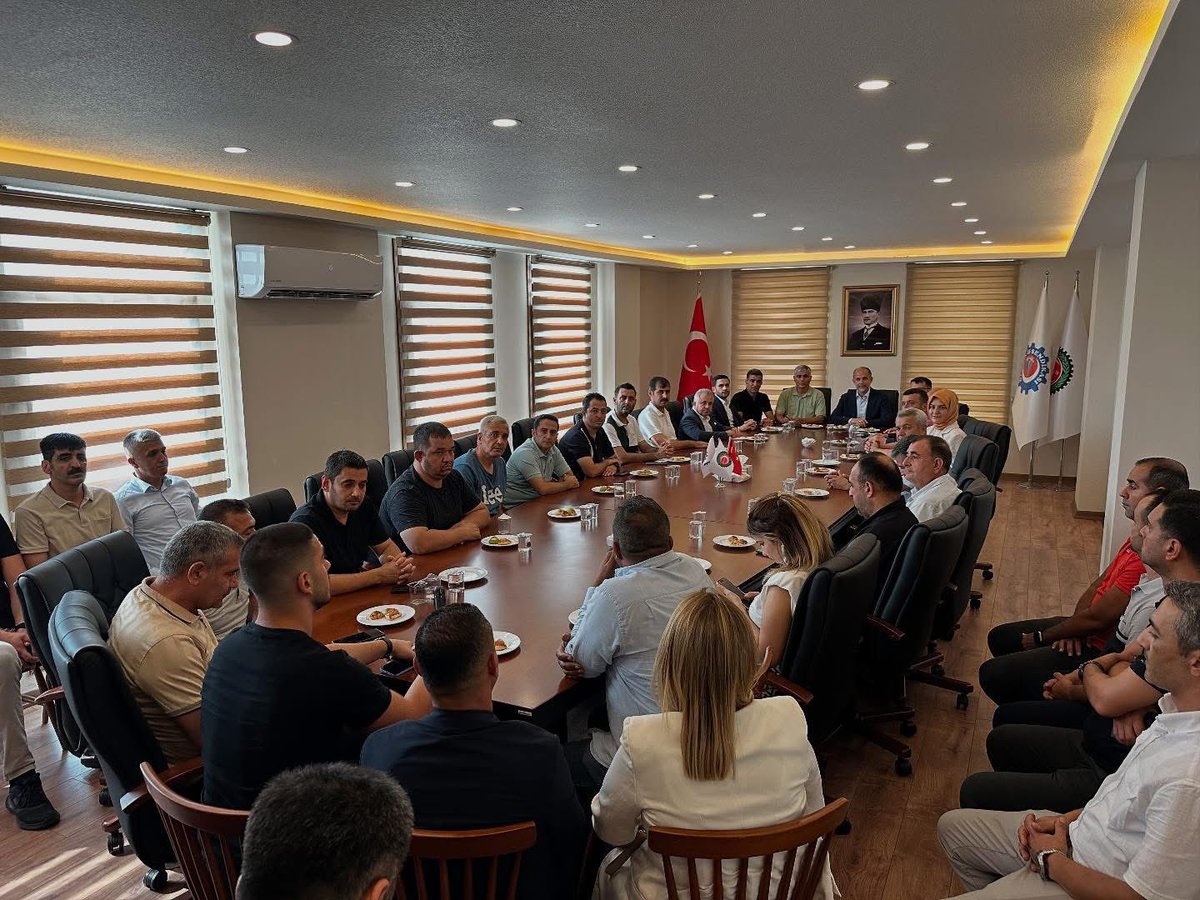 Akparti Hatay Milletvekilimiz Sayın Abdulkadir ÖZEL,Akparti İlçe Başkanımız Sayın Bülent ÖZER ve yönetim kurulu üyeleri,şubemizi ziyaret ettiler.ziyarette emekçi sorunları ve güncel konula hakkında fikir alışverişinde bulundular. Nazik ziyaretleri için kendilerine teşekkür ederiz