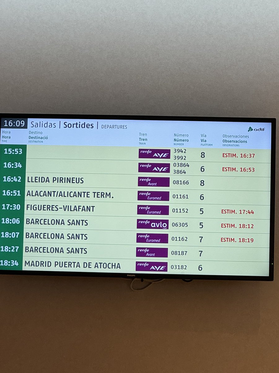 ikzem4's tweet photo. Aquí disfrutando de los retrasos de Renfe gracias a la pandilla de ineptos y corruptos puestos a dirigir Adif y Renfe. https://t.co/d0uhJqhZpa