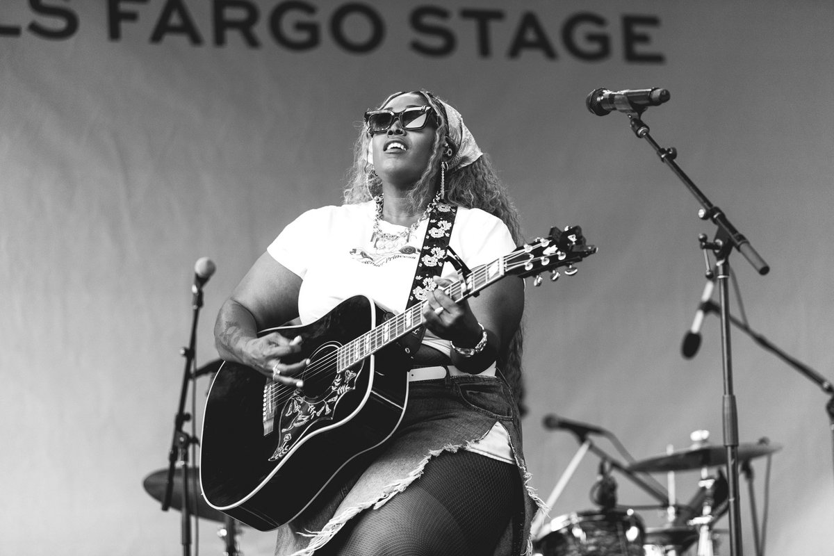 MaruneBoy's tweet photo. That downpour stopped yesterday because it was time for @BrittNicx to perform. (That’s my story and I'm stickin’ to it.) https://t.co/iNbv2CysHX