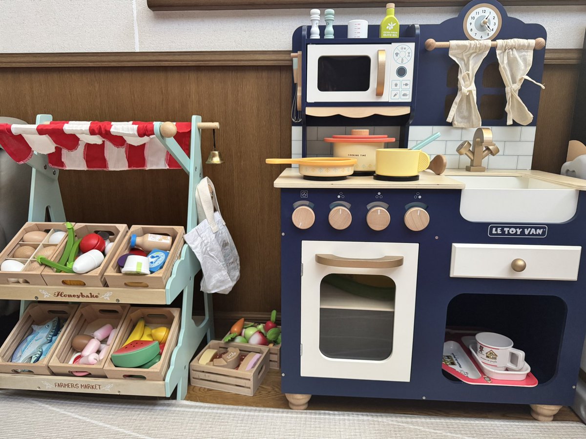 amatu104's tweet photo. お誕生日プレゼントにしたLE TOY VANのマーケットとキッチンが可愛すぎ🥰 https://t.co/ssLtXy10J1