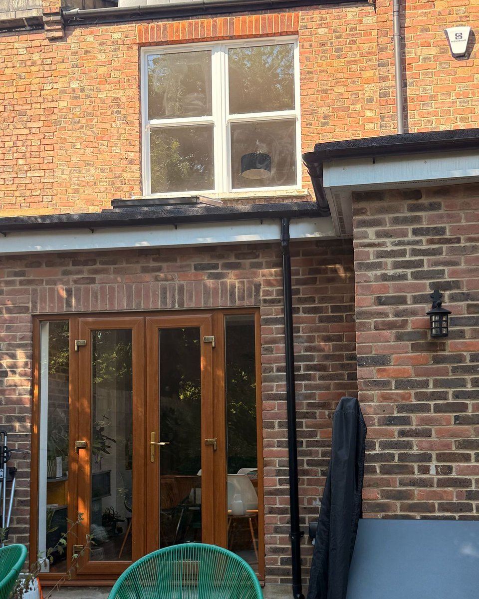 WembleyWindows's tweet image. At first glance, you’d be forgiven for thinking these doors were crafted from traditional timber, but they’re actually low-maintenance uPVC in a realistic light oak finish.

#CompositeDoor #uPVCWindow #FrenchDoor #WembleyWindows #Conservatory #HomeRefurb #HomeImprovement