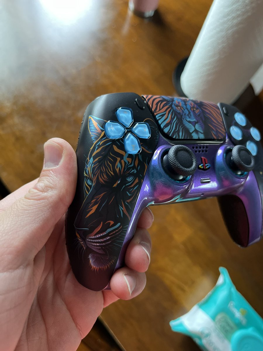 EErockYT's tweet photo. When your controller partner sends you random new products and letters 🩵

This controller is so dope. I’m in awe. 

Falcon TMR thumbsticks. New button designs. @NagashockGaming forever. https://t.co/KTVzwIPz64