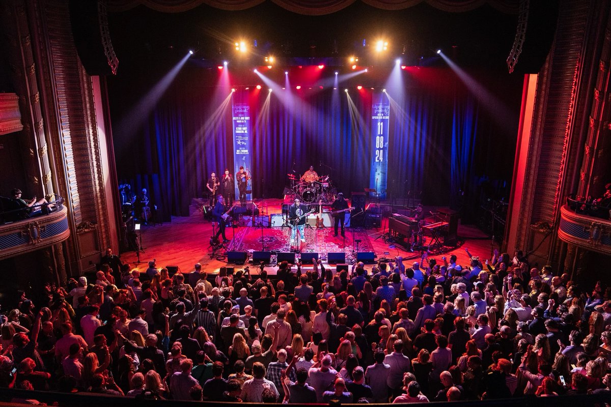 Sound Off, Greenies

Wave Weekend is never complete without the best singers and musicians gracing the stage for the Tipping Point. But, let's ask you this. If you were the concert director, who would be the headliner of the show? Let us know below.

🎶: tippingpoint.tulane.edu