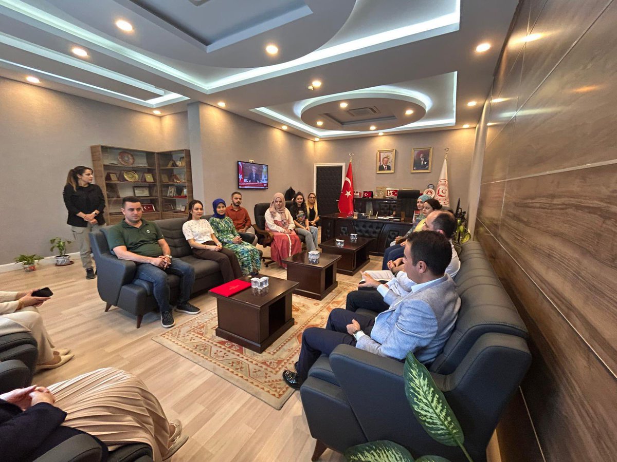 🎉 Türkiye’de nüfusa oranla en fazla koruyucu aile başvurusu alan il olma başarısını gösteren Kahramanmaraş Aile ve Sosyal Hizmetler İl Müdürlüğüne, Dr. Selma Ünlüer Hanımefendi teşekkür ziyaretinde bulundu.

🤝 Ziyaret kapsamında Koruyucu Aile Birimi çalışanlarıyla bir araya