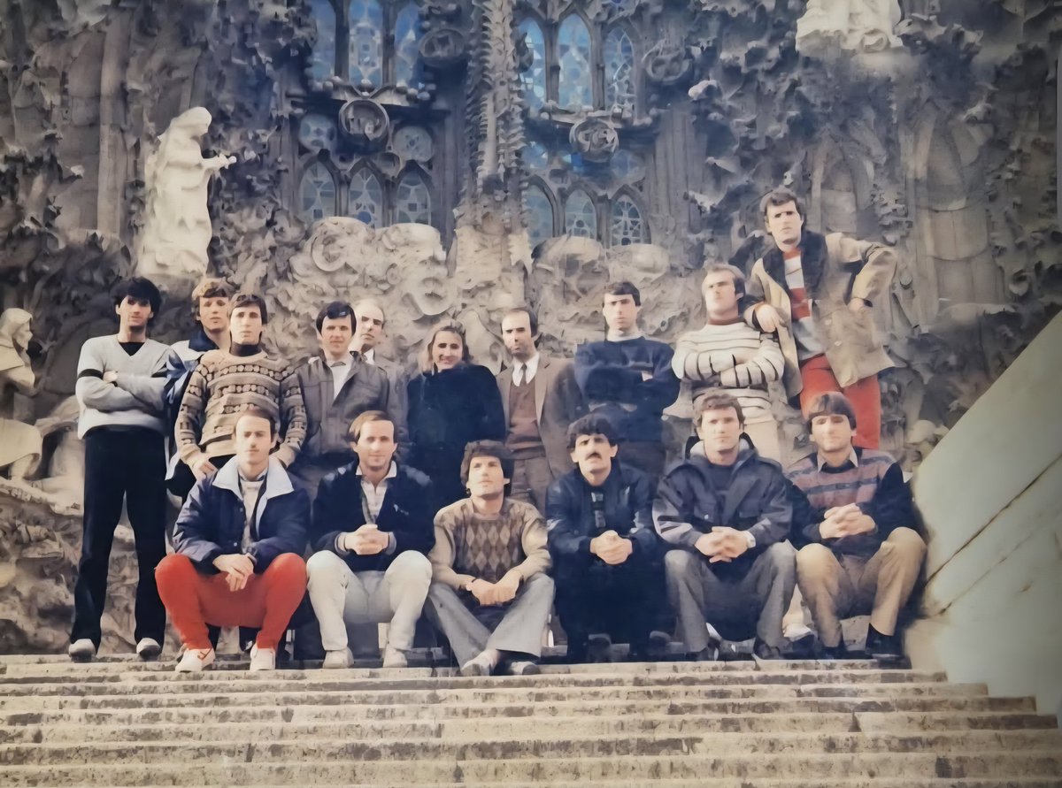 fussballgeekz's tweet photo. The footballers of KS Flamurtari Vlorë
pictured in #Barcelona prior to their #UEFACup, 3rd Rnd, 1st Leg tie with the #Catalan behemoths in November 1987.

The plucky #Albanians were eventually beaten 4-2 on aggregate beating #Blaugrana 1-0 in the 2nd Leg at Stadiumi #Flamurtari. https://t.co/C2Kc5YiMWd