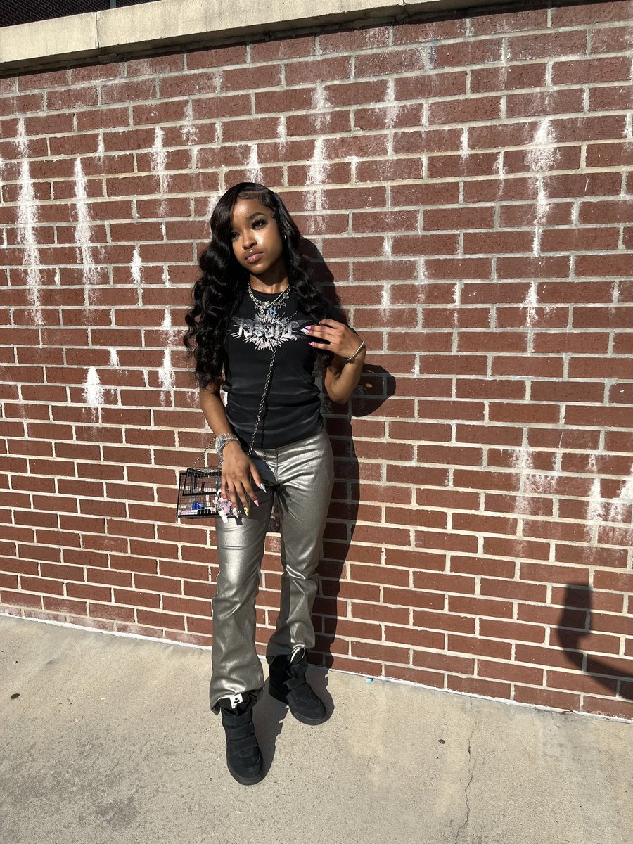 boolestarchive's tweet image. A dolllllll #junioryearbegoodtome