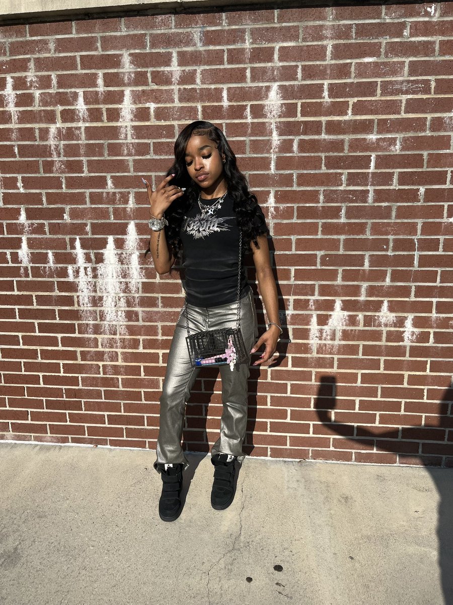 boolestarchive's tweet image. A dolllllll #junioryearbegoodtome