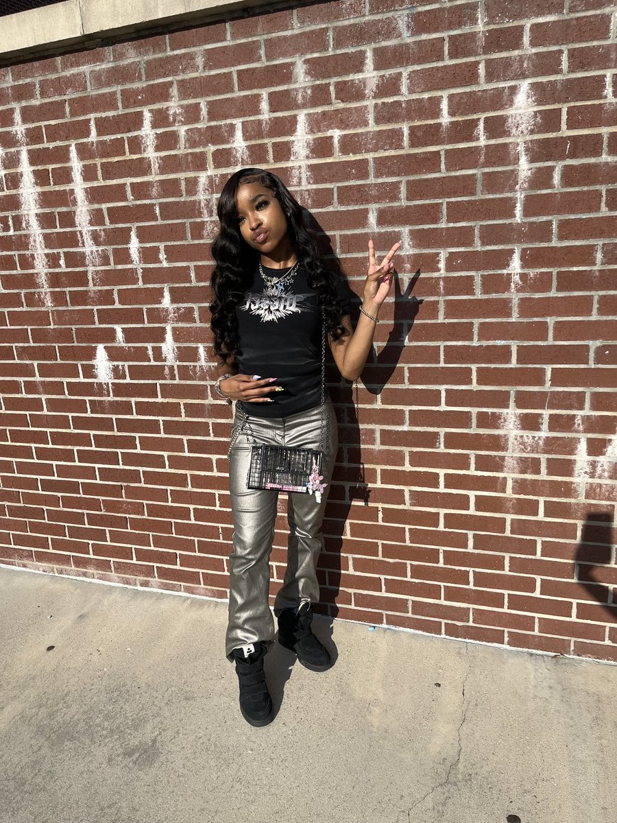 boolestarchive's tweet image. A dolllllll #junioryearbegoodtome