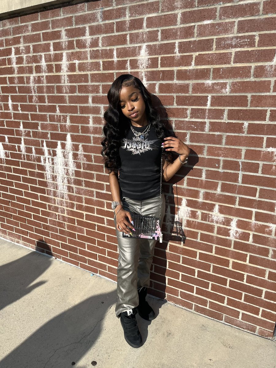 boolestarchive's tweet image. A dolllllll #junioryearbegoodtome