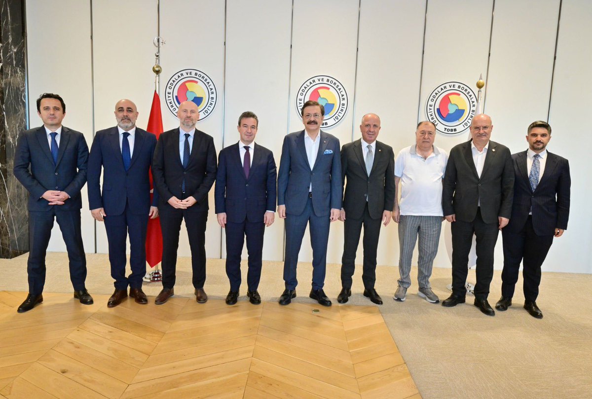 Başkentimiz Ankara’nın en önemli eksikliklerinden biri uluslararası direkt uçuş sayısının yetersizliği. Bu konuyu her fırsatta dile getiriyoruz. 

TOBB Başkanımız Sayın Rifat Hisarcıklıoğlu’nun ev sahipliğinde, AJet Genel Müdürü Sayın Kerem Sarp ve değerli ekibiyle bir araya