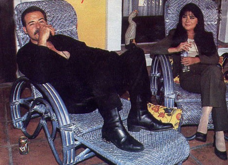 Elsaarg0's tweet image. En #AbrázameMuyFuerte vimos por primera vez la química explosiva del villano interpretado por #CésarÉvora y la bellísima y encantadora Cristina Alvarez interpretada por #VictoriaRuffo #ParejaTekila ❤️‍🔥 #25Años #AMF #Tekiz