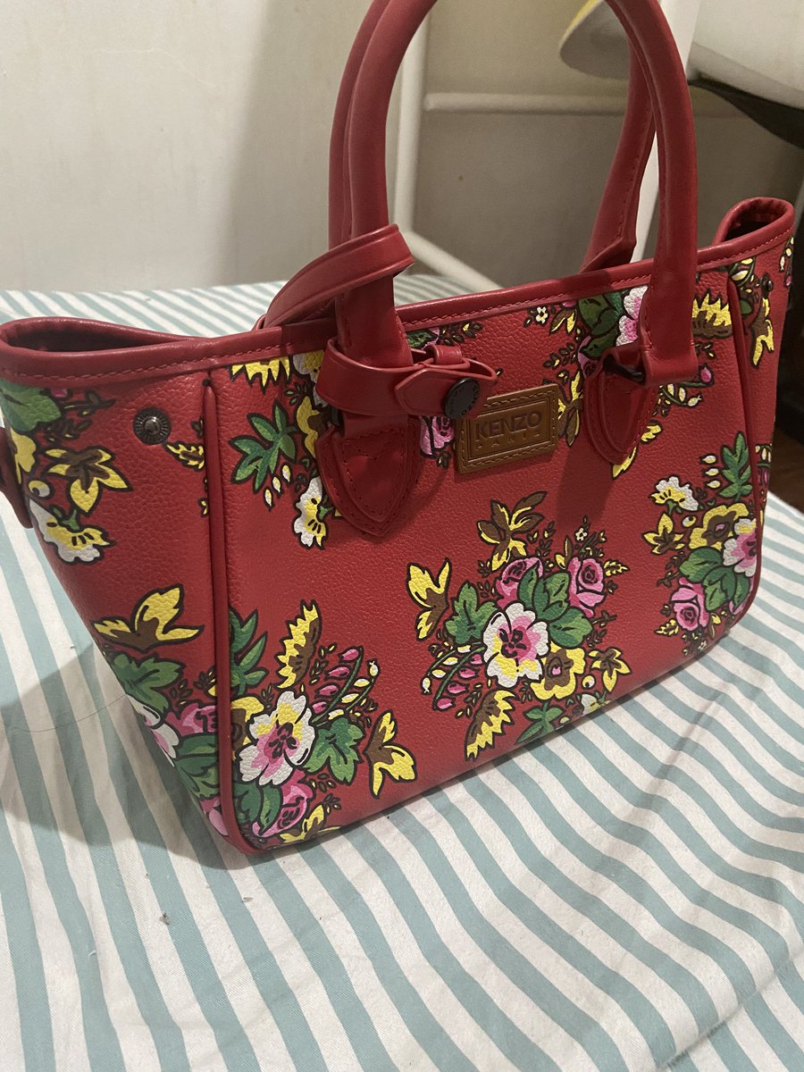 adamasikip's tweet photo. Authentic KENZO bag (limited-edition) for sale!

RFS: Not Using Anymore
Material Used: Genuine Cow Leather
In Perfect Condition 

Original Price: 32,400 
My Price: 18,000 (still negotiable)

Inclusions: Bag, Strap, Dust Bag, Authenticity Card, Appreciation Card, and Price Tag

DM https://t.co/M4gR5TC5UO
