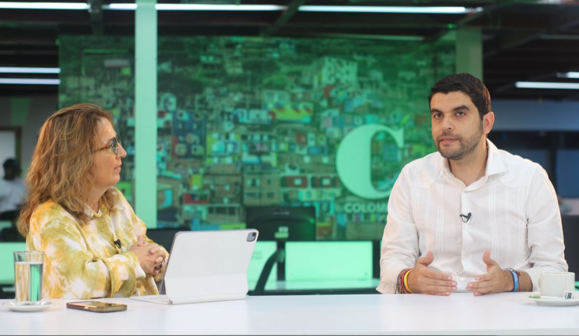 Hernán Cadavid (@hernancadavidma) on Twitter photo Hoy en entrevista con <a href="/LuzMaSierra/">Luz María Sierra</a> Directora del periódico <a href="/elcolombiano/">El Colombiano</a>
Expresé que el <a href="/CeDemocratico/">Centro Democrático</a> está recibiendo todos los ataques por enfrentar a <a href="/petrogustavo/">Gustavo Petro</a> sin vacilo desde la hora cero de este gobierno Hoy en entrevista con <a href="/LuzMaSierra/">Luz María Sierra</a> Directora del periódico <a href="/elcolombiano/">El Colombiano</a>
Expresé que el <a href="/CeDemocratico/">Centro Democrático</a> está recibiendo todos los ataques por enfrentar a <a href="/petrogustavo/">Gustavo Petro</a> sin vacilo desde la hora cero de este gobierno
