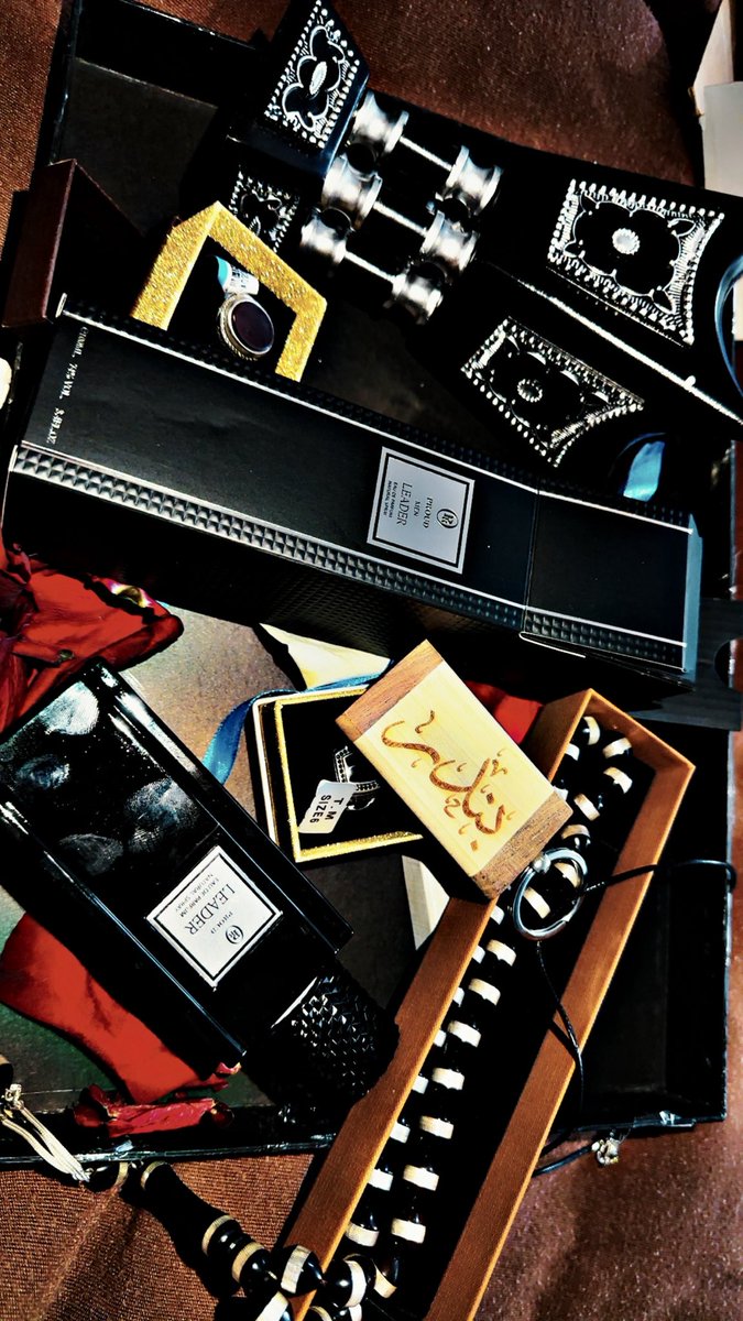 بعض التفاصيل توحي ان غيرك قد يعرف ما تحب اكثر منك 
شكرا شكرا بحجم السماء على الهدية 🌹
شكرا على الابتسامه التي رسمتها على وجهي 
شكرا لكل شي 🌹