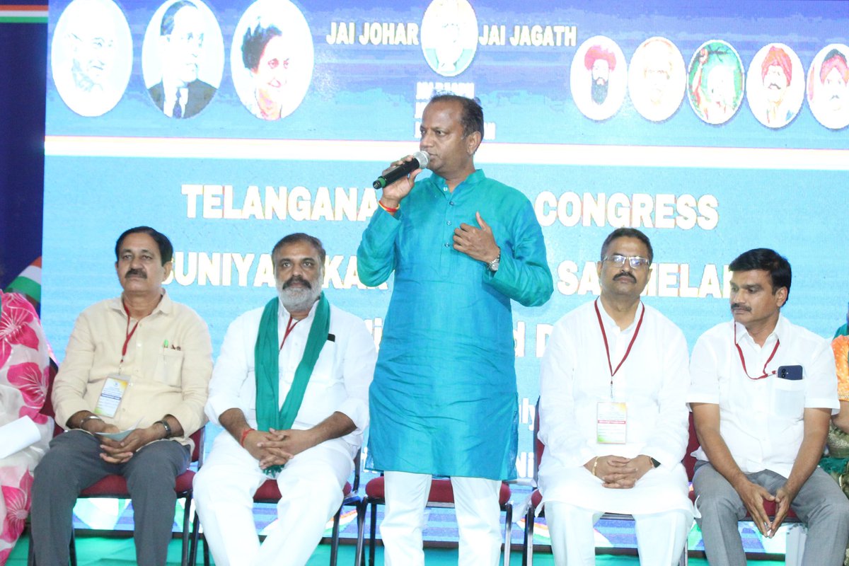 నిజామాబాద్ లో  జరుగుతున్న ఆదివాసీ కాంగ్రెస్ కార్యకర్తల రాజకీయ శిక్షణా తరగతుల కార్యక్రమంలో పాల్గొనడం జరిగింది.
----------------------------------------------------------------------------
•వీర్ సావర్కర్ పదేళ్లు జైళ్లో ఉన్నా దేశానికి అవసరమైన సమయంలో మాత్రం బ్రిటీష్ వారికి తొత్తుగా