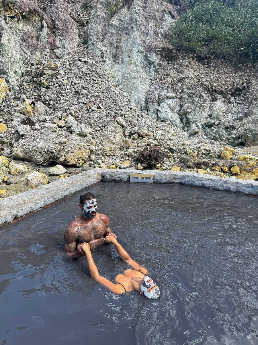 Travel_StLucia's tweet image. Soaking in the Sulphur Springs, because nothing says “couple goals” like a volcanic spa day in #SaintLucia. #LetHerInspireYou