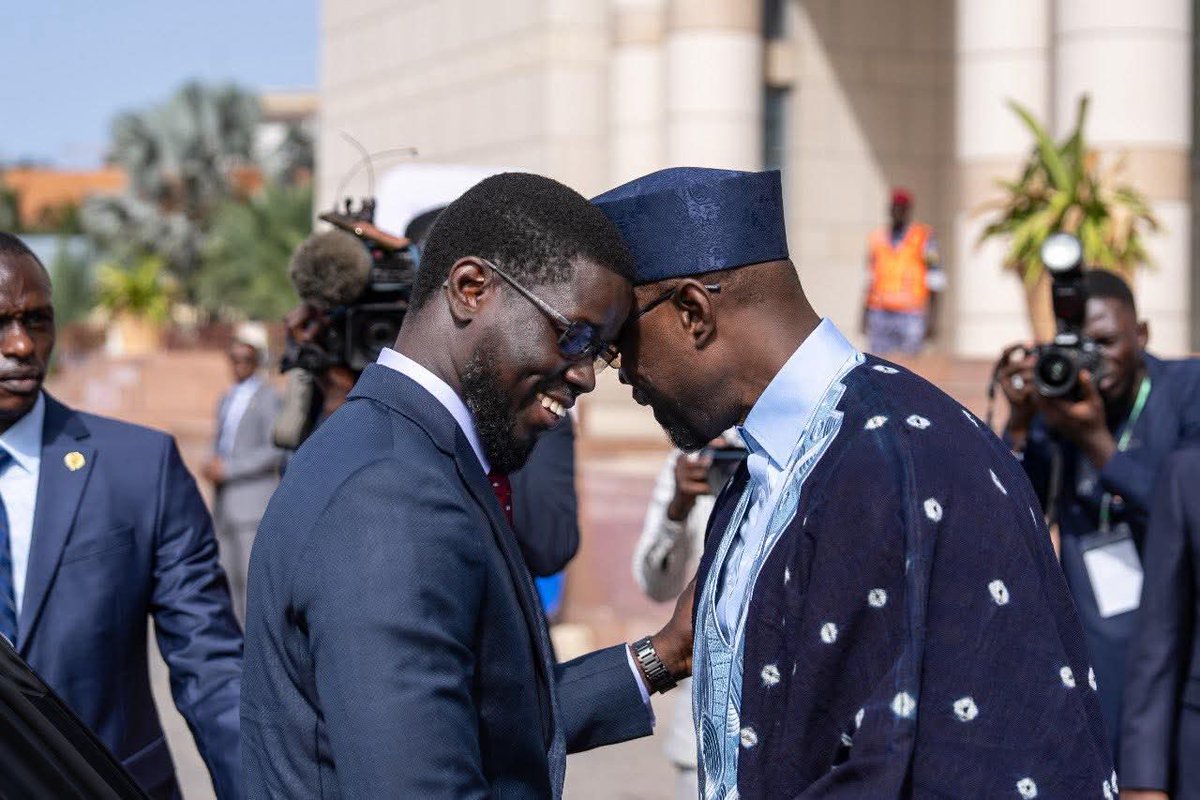 Rassoul__ly's tweet image. Cette photo doit faire le tour du monde 🌍 
La joie entre Diomaye et Sonko 🤩 🇸🇳