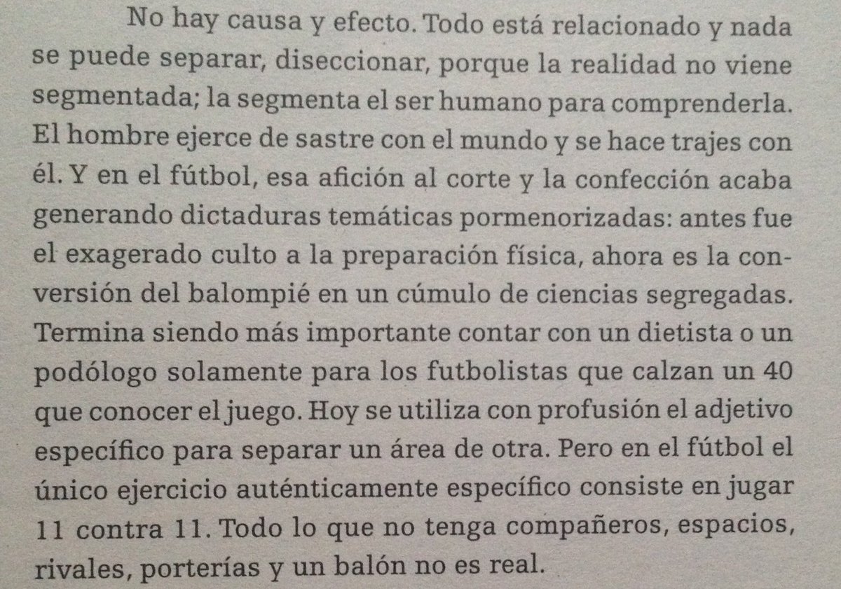 "Vivimos bajo el imperio de los principios de disyunción, reducción y abstracción, cuyo conjunto constituye lo que llamo el paradigma de simplificación". Edgar Morin.

Foto: Juanma Lillo. Revista Panenka. Número 3.
