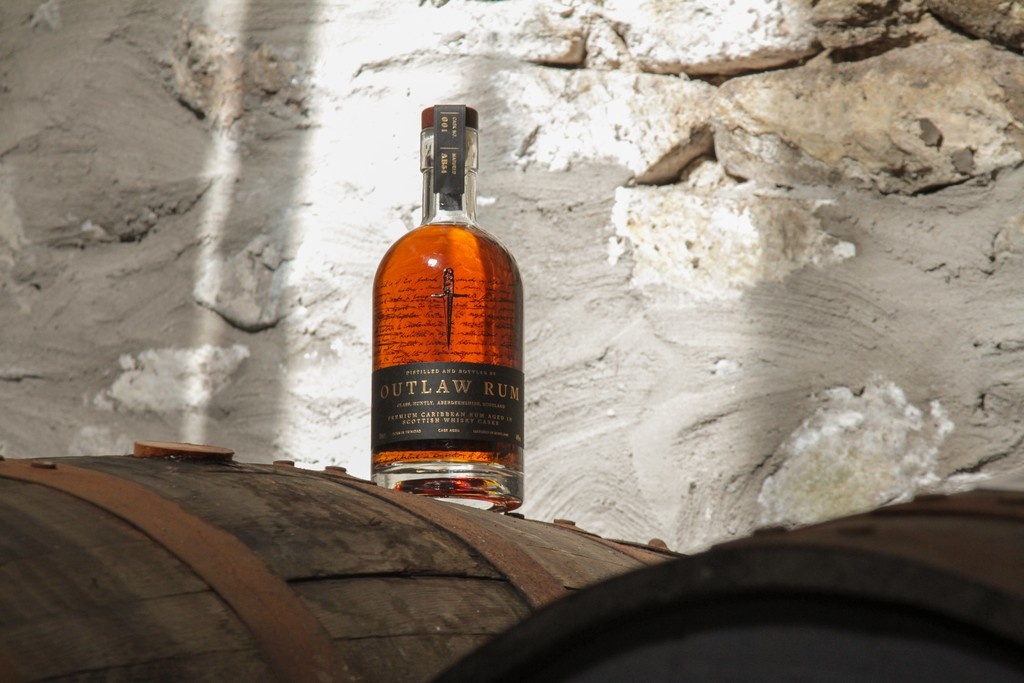 OutlawRum's tweet image. OUTLAW OAK - a quick summary
Traditional cask maturation techniques in Scotland, hand picked distillery American and European oak cask aging enriches and adds texture. 🥃
#outlawrum #rum #premiumrum #whiskycask #oak #oakcask #premiumcask #cooperage