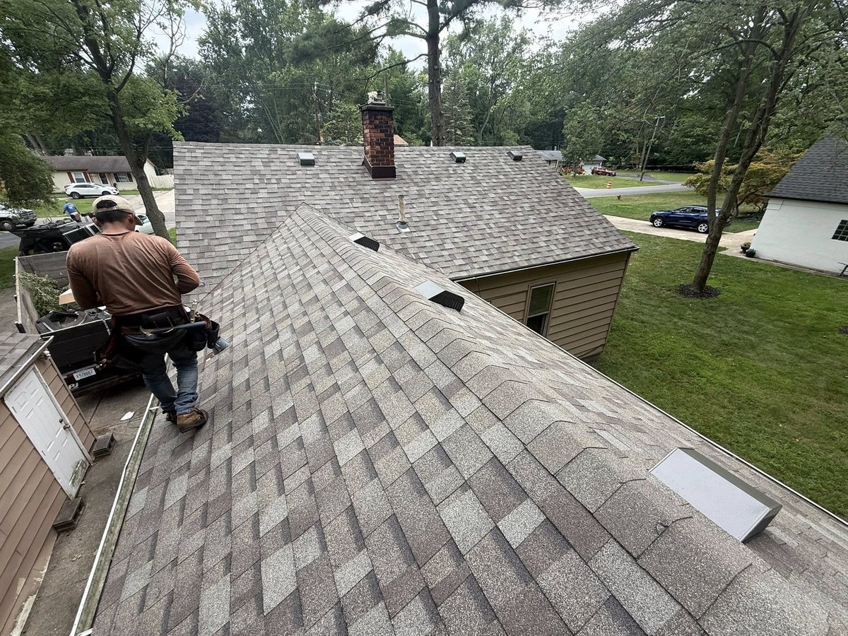 brightview_Cstr's tweet photo. Just finished a stunning roof install with Owens Corning Duration shingles in Driftwood, top color choice this year! 🌟
Get your FREE estimate with no money down from your local Owens Corning Preferred Contractor.
📞 734-512-6546
🌐 https://t.co/LgylmB49TT
#Roofing #OwensCorning https://t.co/OraJpsO1Df
