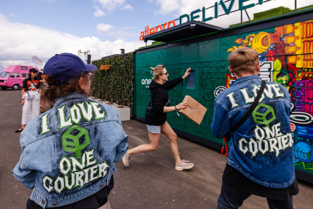 Znasz Allegro Delivery z aplikacji?
Na Pol'and'Rock też działa – tylko zamiast kuriera dostarczamy… NAGRODY!
Zapraszamy do strefy Allegro na <a href="/PolAndRockFest/">PolAndRock Festival</a>
