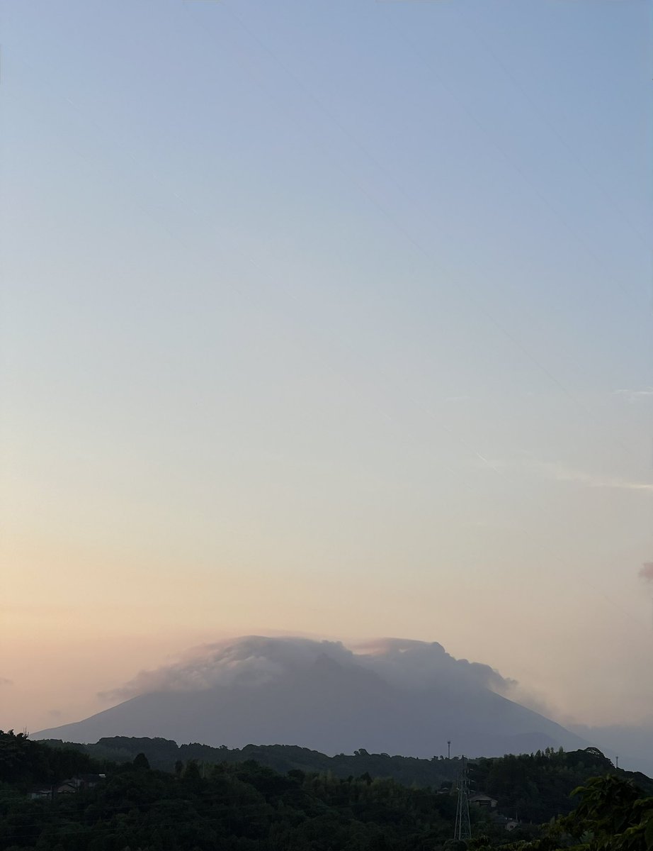 #おはようございます😊

暑中お見舞い申し上げます🌻🍉

7月もたくさん ありがとうござい
ました🙇‍♀️
ご縁に感謝です🙏✨

暑い8月 健康第一❣️ でよろしく
お願いします✨

夏！楽しみましょう🏖🍉🌻🏊
(私は夏 苦手なんですけどねww)
#イマソラ
#桜島