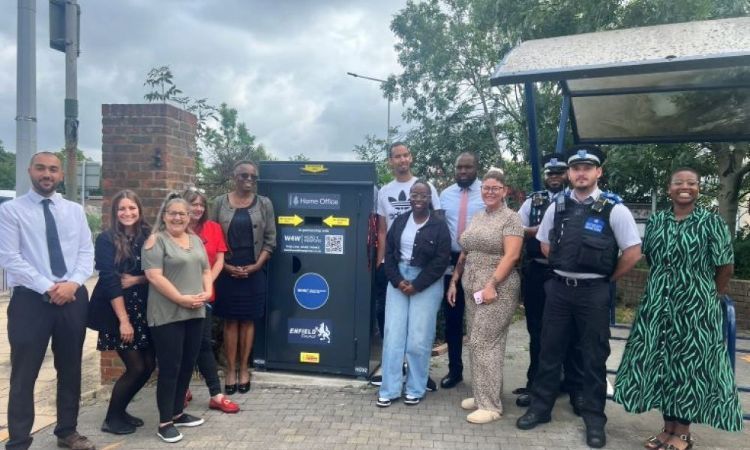 Enfield Hastanesi’nde, yeni bıçak teslim kutusu hizmette

olaygazete.co.uk/turk-toplumu/e…