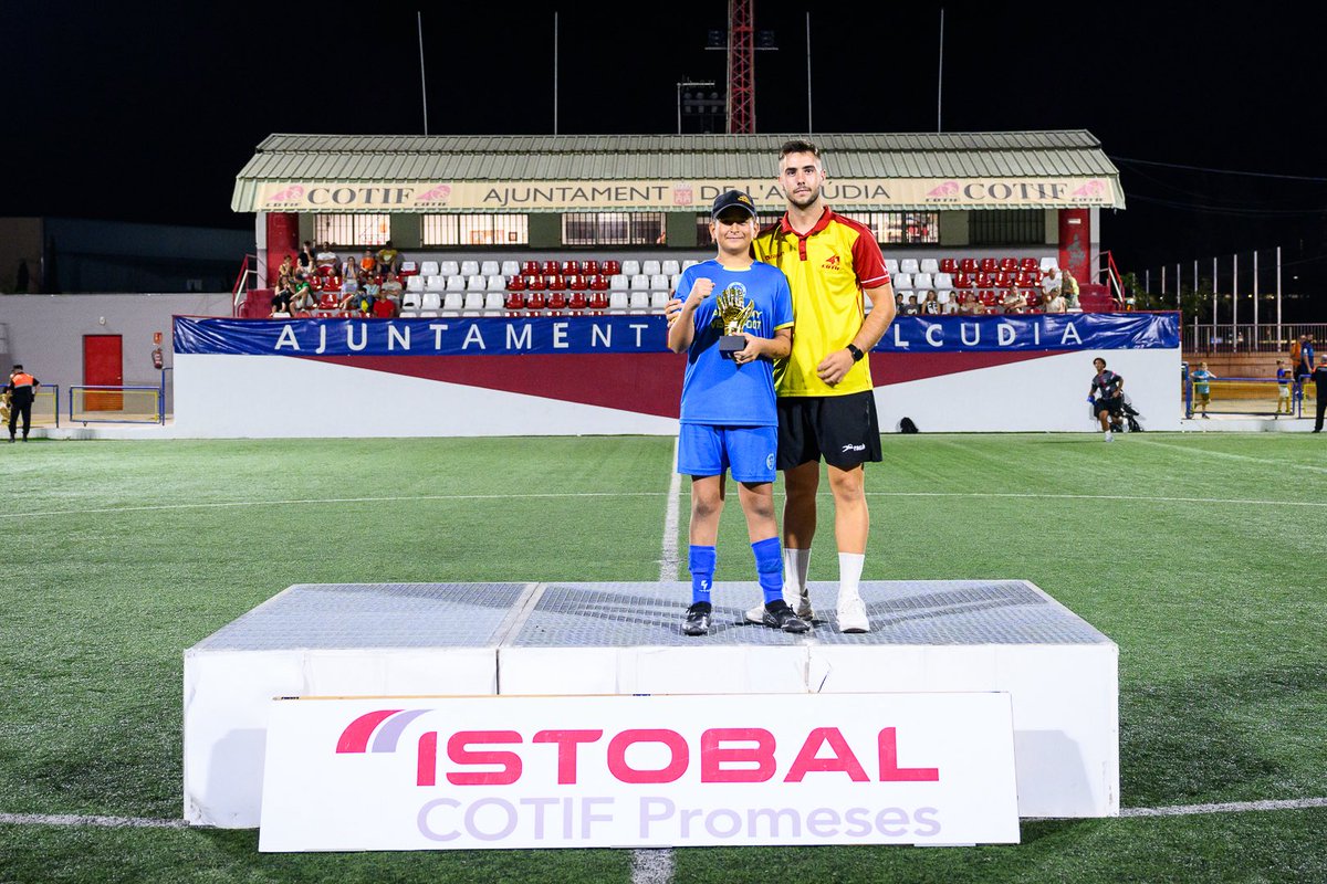 🏆 𝐀𝐋𝐄𝐕𝐈𝐍-𝐄𝐋𝐈𝐓𝐄 𝐎𝐑𝐎 🏅

🥇: 380º Academy
🥈: Met Soccer Academy
🥉: Villarreal CF 

🔝: Arán Aparicio (380º Academy)
⚽: Samuel Murciano (Vision Foot Academy)
🧤: Iker Alva (Vision Foot Academy)

🫵🏻 𝐌𝐞𝐣𝐨𝐫 𝐞𝐧𝐭𝐫𝐞𝐧𝐚𝐝𝐨𝐫: Chus López (Villarreal CF).
