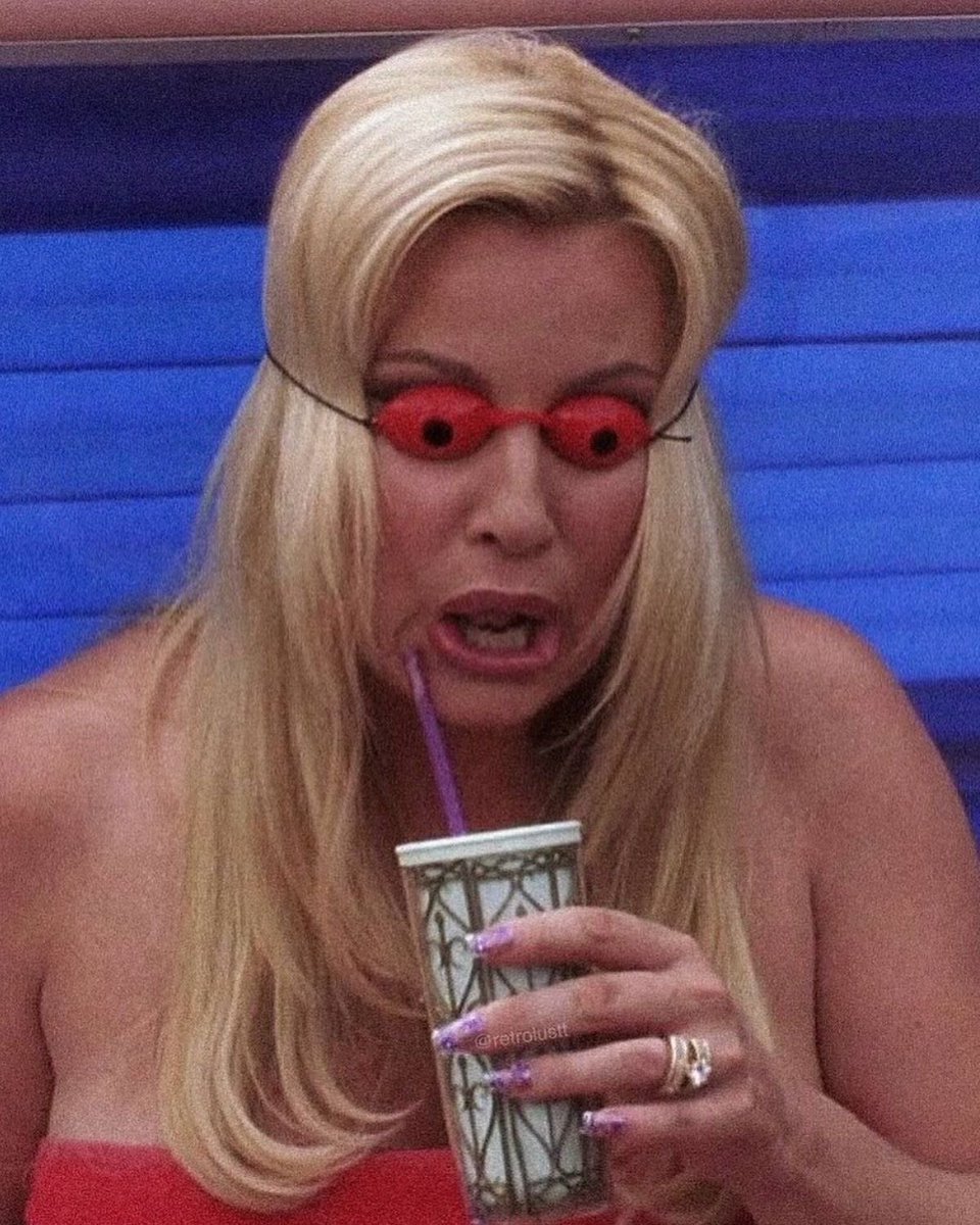 Qui lo dico e qui lo nego: secondo la mia modestissima opinione l’avvocata Sonia si è ripresa Alessio perché temeva di non trovare più nessuno che stesse con lei perché si sente vecchia 
 #TemptationIsland