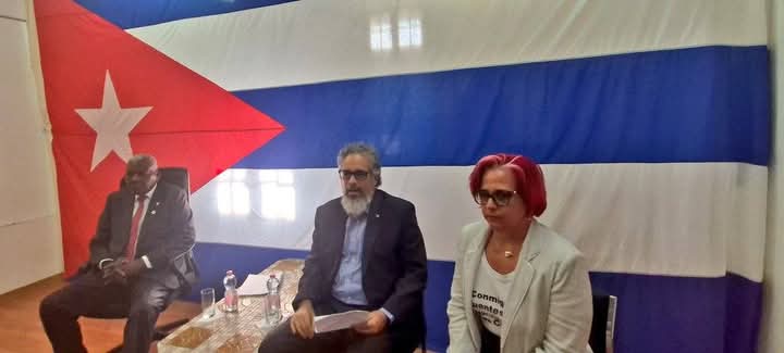 Presidente de <a href="/AsambleaCuba/">Asamblea Nacional Cuba</a>  🇨🇺 sostiene intercambio con cubanos residentes en #Suiza🇨🇭 y amigos  de la solidaridad  en esa nación. #JuntosXCuba