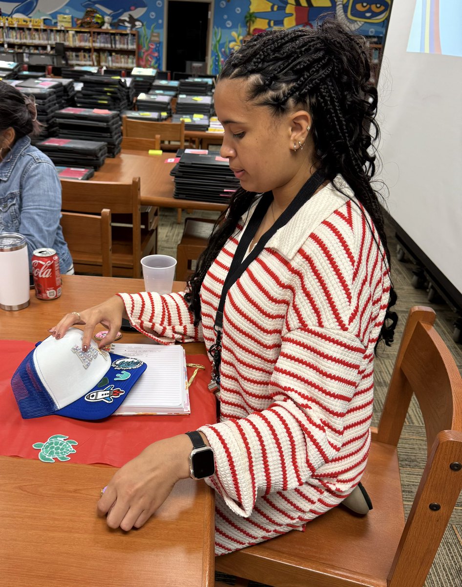 SunBlazeOCPS's tweet image. 🎉 Welcoming our new Sun Blaze teachers in style!
We had a fun-filled lunch with leadership, got creative with hat making 👒🎨, and explored our beautiful campus on a school tour. Here’s to a bright beginning at Sun Blaze! ☀️🧡 #SunBlazeStrong #WelcomeWeek #TeacherLife