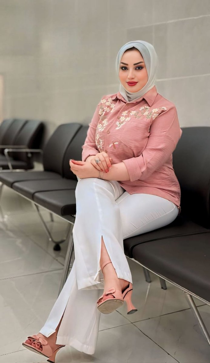 انا مصرية دكتورة ساكنة في الرياض 
العمر خمسة وثلاثين  طلبي زواج