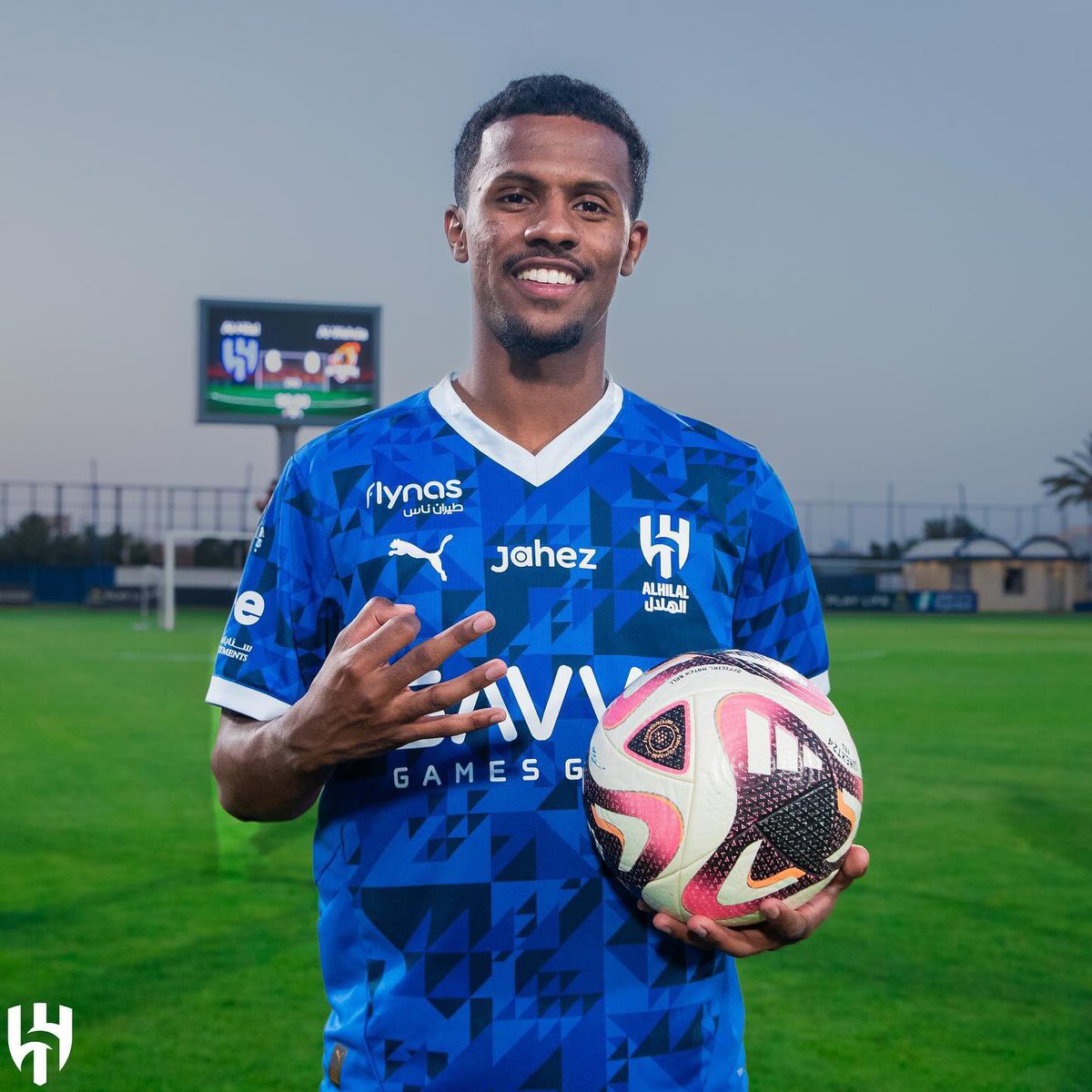 استغرب عدم استدعاء تركي الغميل 

اللاعب عنده امكانيات جيدة