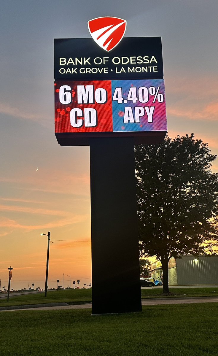 Impact4800's tweet image. This custom pylon sign for Bank of Odessa (LaMonte, MO location) stands tall and shines bright—day or night—making sure their message gets seen loud and clear.🚀💡

#AnySignAnywhere