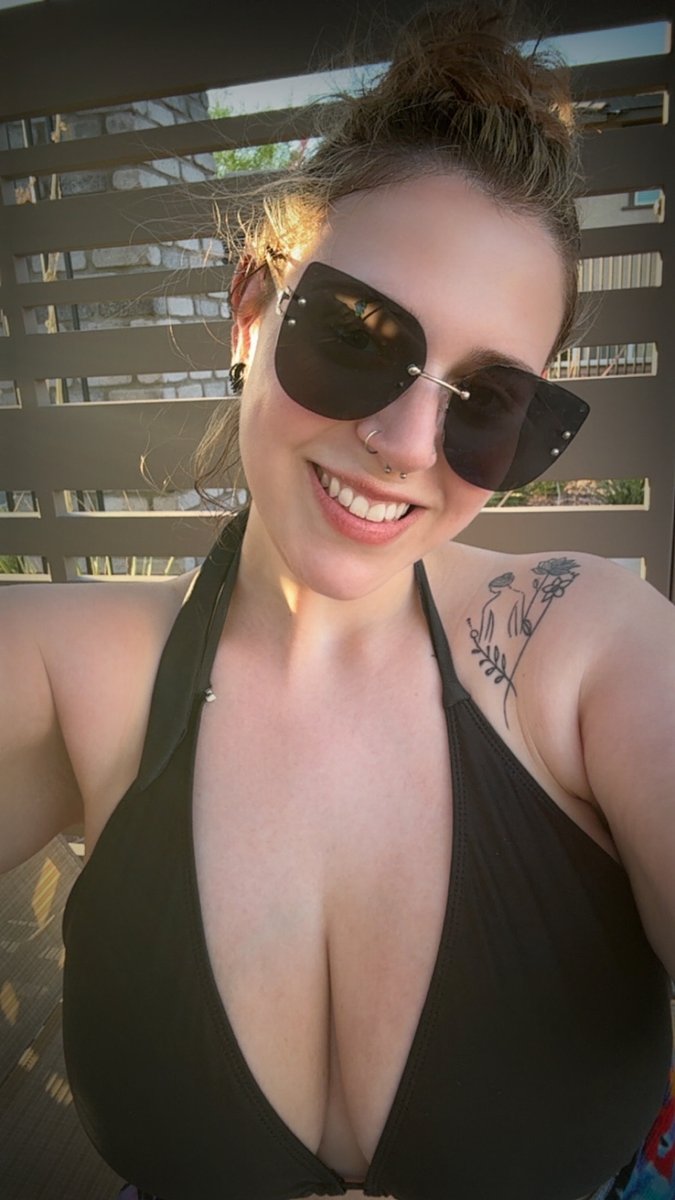 YoSpacebabe's tweet photo. Staying out of the sun. This heat wave is UGH ☀️☂️🌡️ https://t.co/cCfkzam3Te
