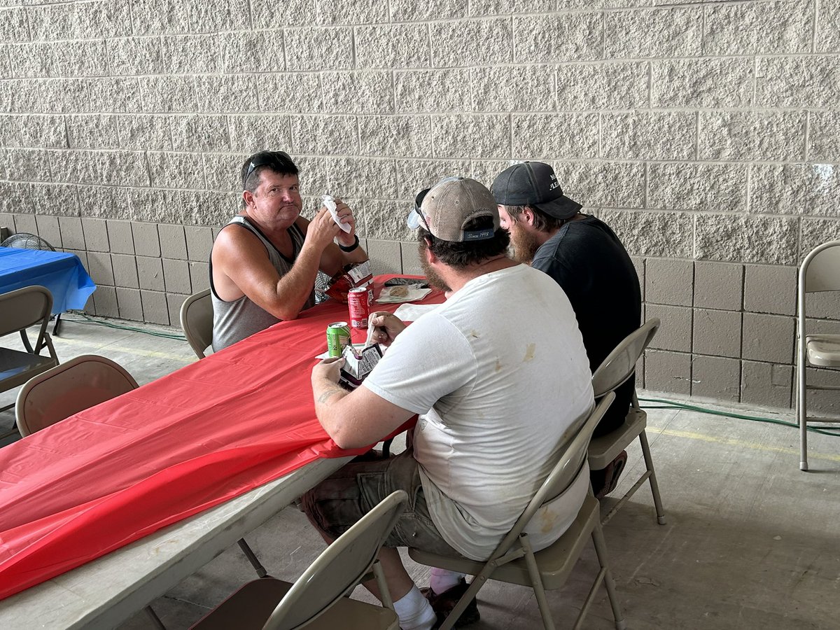 Marietta Lowe’s feeding the Pro’s today. It was a full house and had plenty of happy Pro’s. Had the US Lumber Rep showing what they have to offer also.