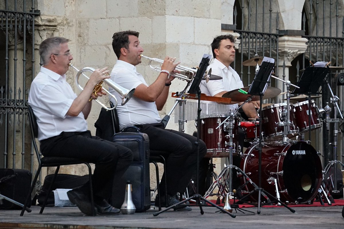 🌞🌻Despedimos el mes de julio a todo ritmo con un nuevo concierto de la <a href="/BMusicaPalencia/">BANDA MÚSICA PALENCIA</a> en la Plaza de San Francisco dentro de este #VeranoCultural 2025.