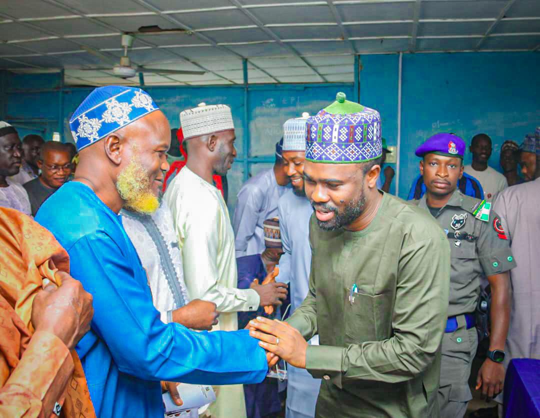 RayyanHussein's tweet photo. I had the honour of hosting a one-day town hall meeting with key community stakeholders.
The meeting was convened to consolidate the SUSTAIN agenda of His Excellency, the Executive Governor of Kaduna State, Senator Uba Sani, CON with particular emphasis on strengthening healthcare service delivery and deepening citizen engagement across our local government.

In attendance were traditional and religious leaders, youth and women groups, representatives from the Kaduna State Primary Healthcare Board, representatives of the Open Government Partnership (OGP), and other notable development partners, all of whom made valuable contributions to the discussions.

During my remarks, I announced a 70% price reduction on all medications in our Primary Healthcare Centres (PHCs), effective next month insha Allah. Additionally, beginning from August, 100 pregnant women will receive a free Mama Kits package every month, a bold step to improve maternal health and ensure safer deliveries across the LGA.