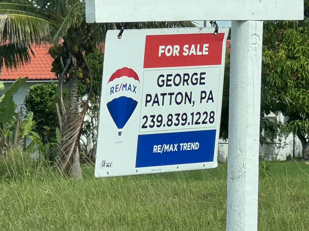 15MinutesOnline's tweet image. This sign is two blocks from my house in Florida and seeing it you might think George from #Paddon PA is selling a vacant lot near me. But you would be wrong. George Patton, who is a professional associate, is selling a vacant lot near me.