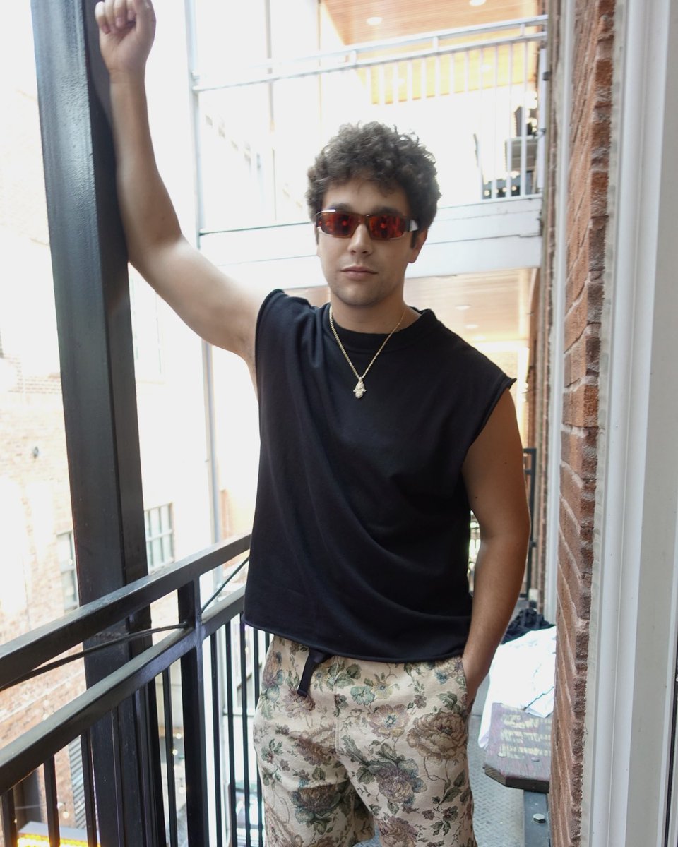 AustinMahone's tweet image. Life becomes more meaningful when you realize the simple fact that you’ll never get the same moment twice 💯