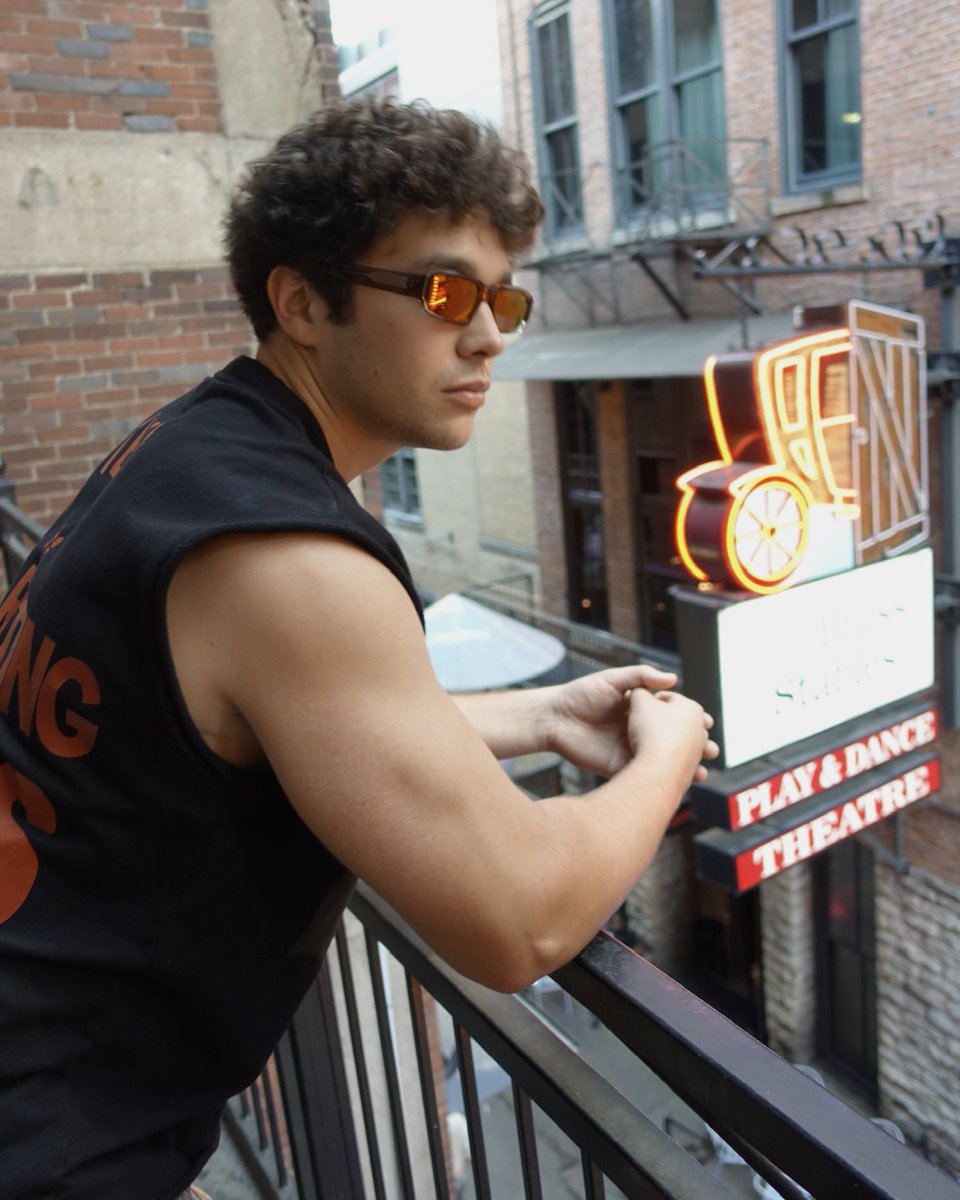 AustinMahone's tweet image. Life becomes more meaningful when you realize the simple fact that you’ll never get the same moment twice 💯